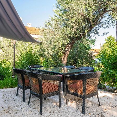 Awesome Apartment In Makarska With Wifi Экстерьер фото