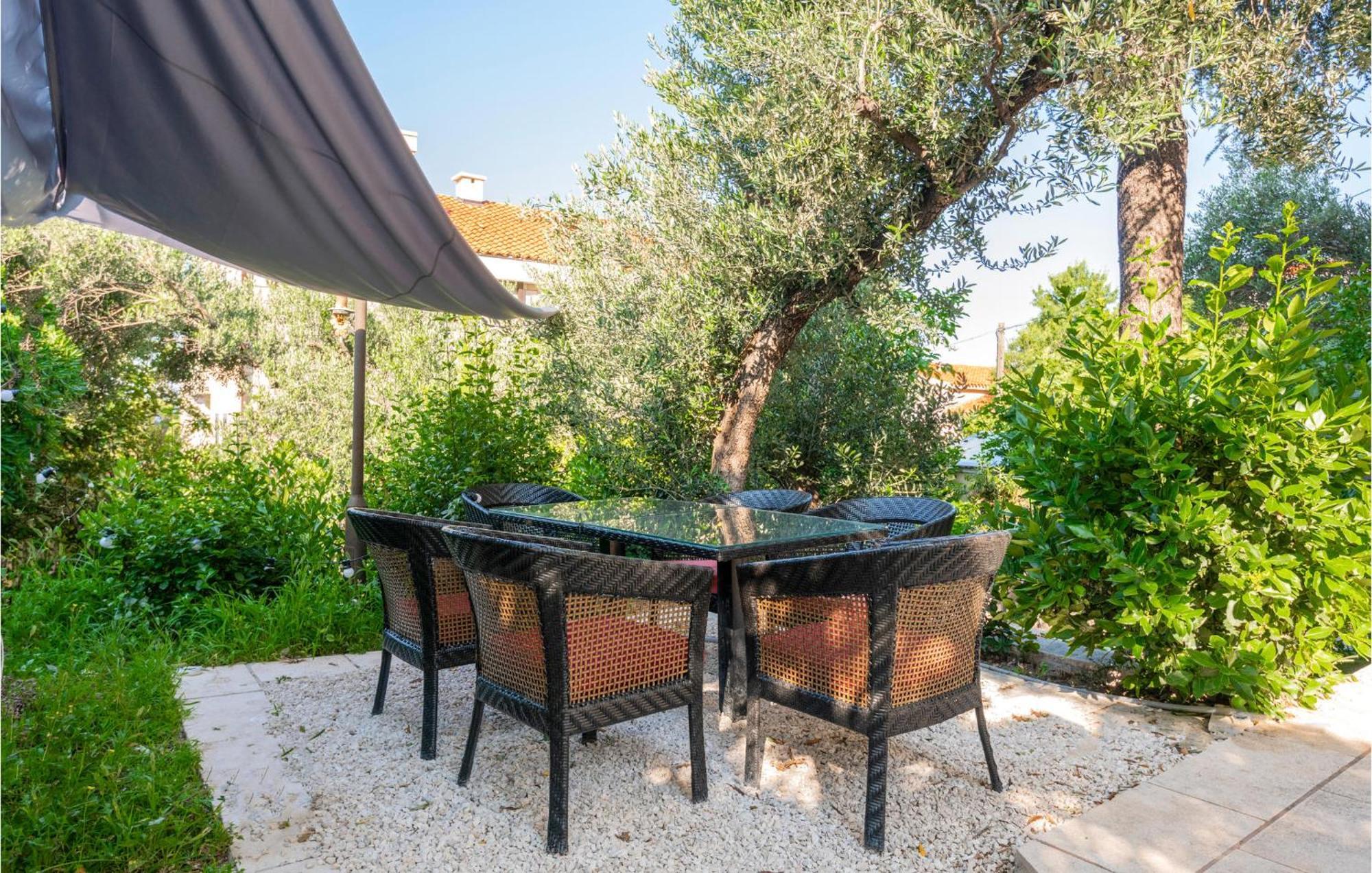 Awesome Apartment In Makarska With Wifi Экстерьер фото