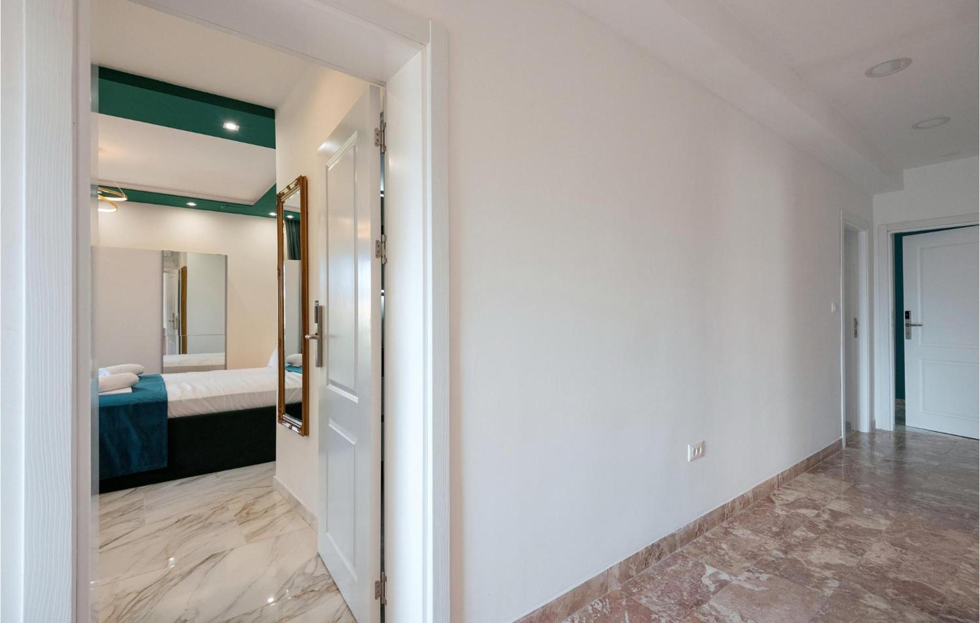 Awesome Apartment In Makarska With Wifi Экстерьер фото
